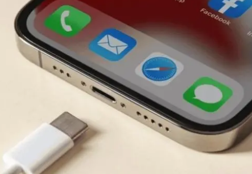 镇宁苹果15维修分享iPhone15改USB-C接口后能和安卓用户互借充电器吗 